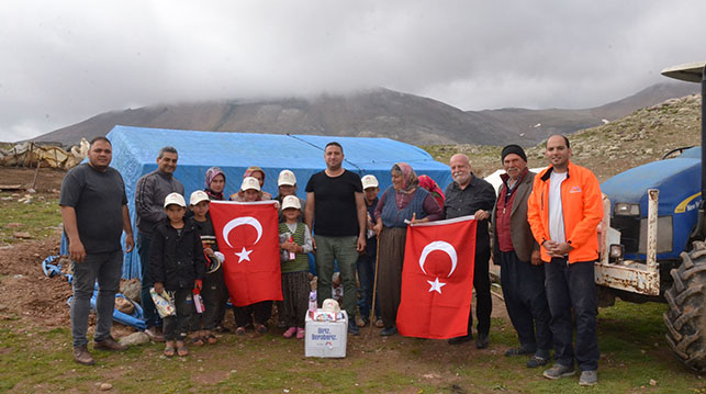 YÖRÜKLERE HİZMETLER DEVAM EDİYOR