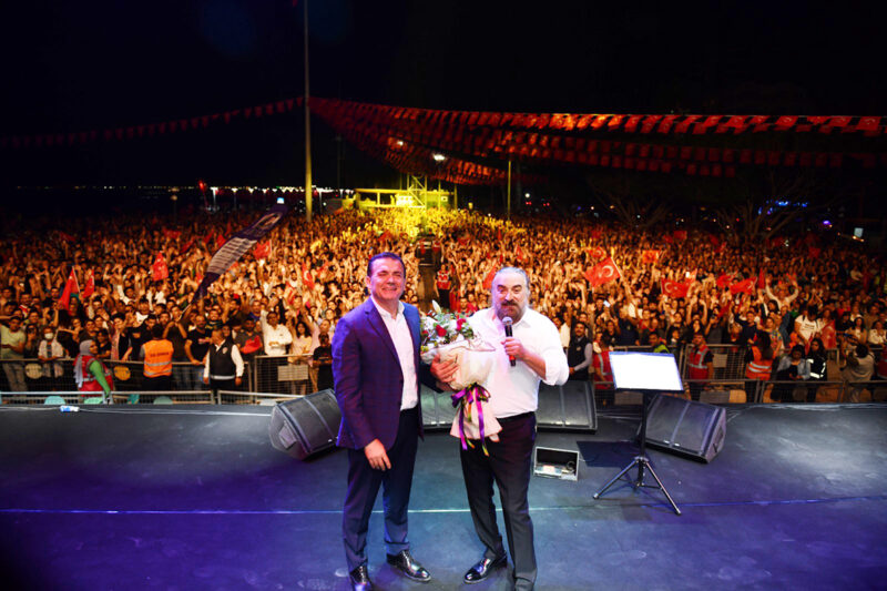 Yenişehir’de Volkan Konak’lı cumhuriyet kutlaması